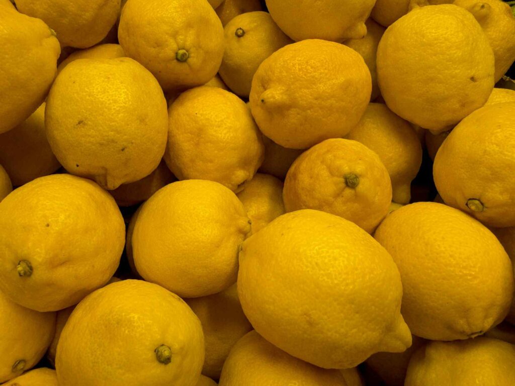 A pile of lemons on top of each other.